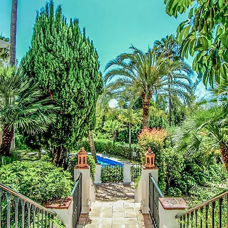 Exclusive Duplex Penthouse Sea Views In Golden Mile *