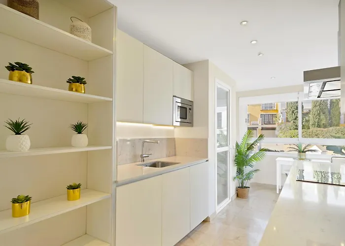 Penthouse Sea Views In Golden Mile, Puente Area Apartament Marbella