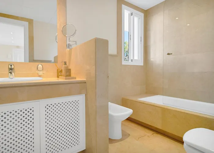 Penthouse Sea Views In Golden Mile, Puente Area