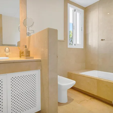 Luxury Penthouse With Sea Views In Golden Mile, Puente Area