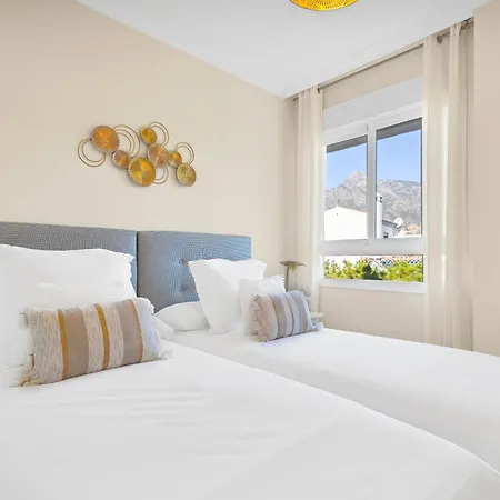 Apartment Luxury Penthouse With Sea Views In Golden Mile, Puente Area *