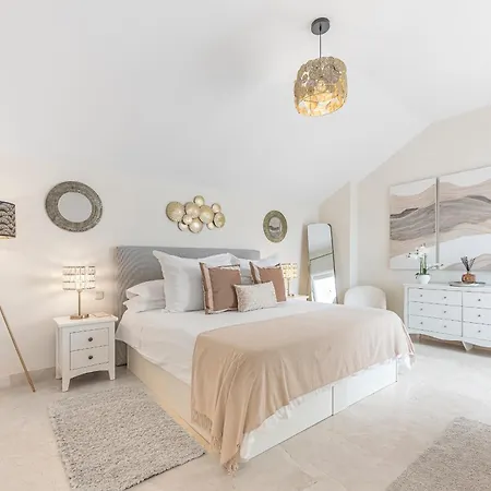 Apartment Penthouse Sea Views In Golden Mile, Puente Area *
